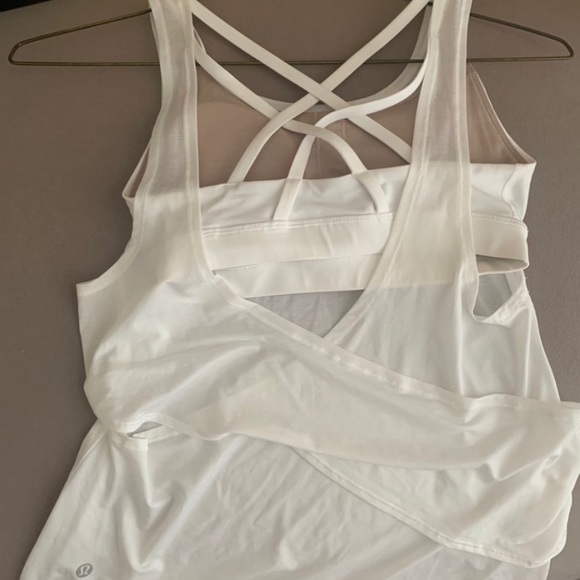 Lulu lemon white tank top with attached padded bra - Picture 2 of 2